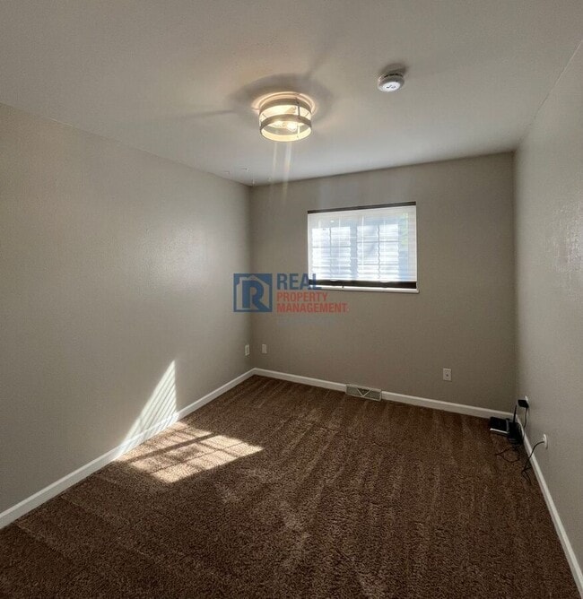 Photo - 4505 W 5th St