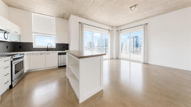 Photo - 133 NE 2nd Ave Unidad 133 NE 2nd Ave # 3112