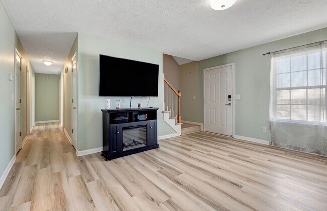 Photo - 102 Fresca Ct