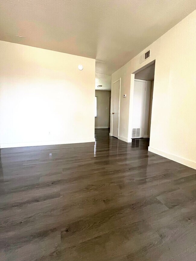 Building Photo - 3393 SW Brendan Ave Unit 3393 Brendan Rental