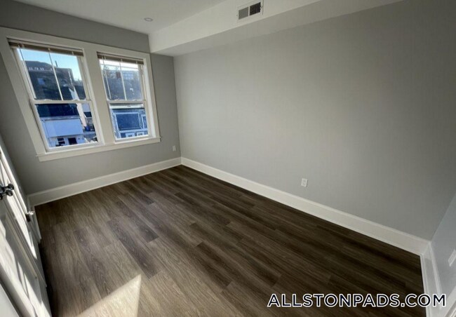 Photo - 80 N Beacon St Unidad 1