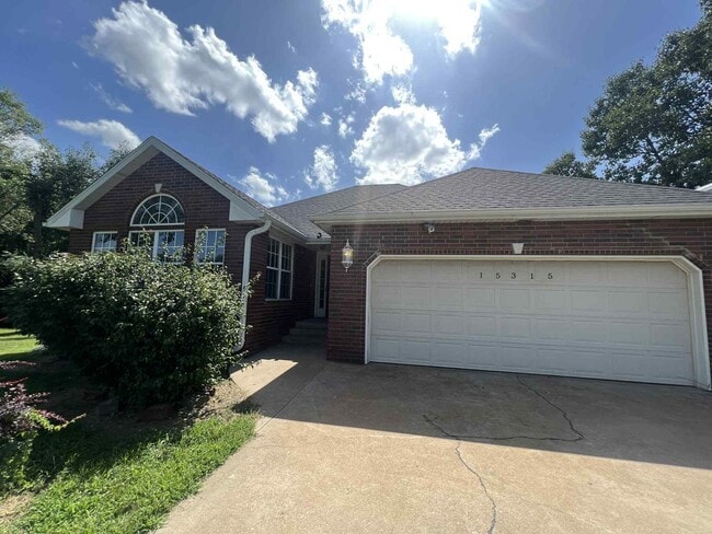 Building Photo - CARTHAGE: BEAUTIFUL 2,864 SQFT 5 BEDROOM /... Rental