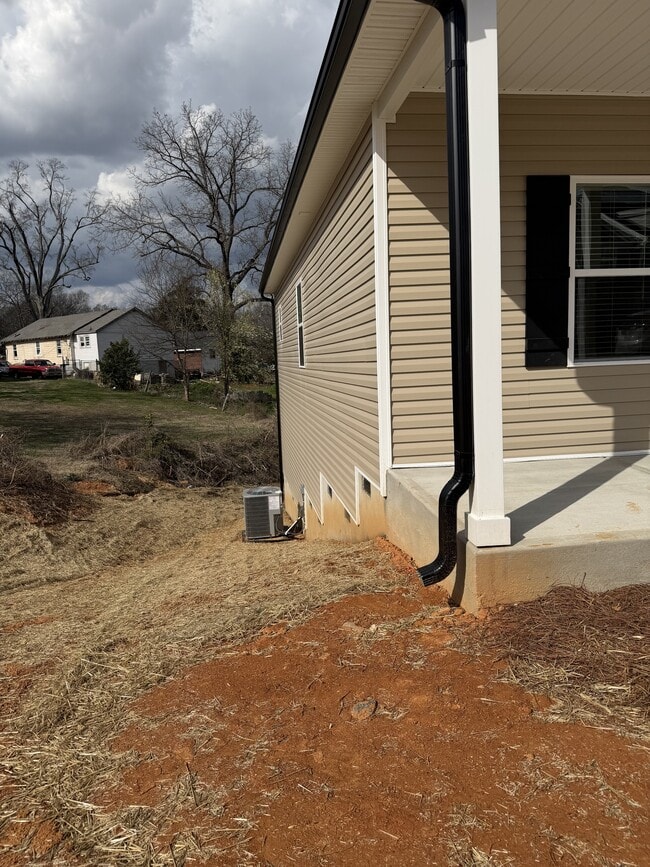 Photo - 67 Woodsdale Pl SE