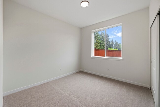 Photo - 745 Prospector Pl