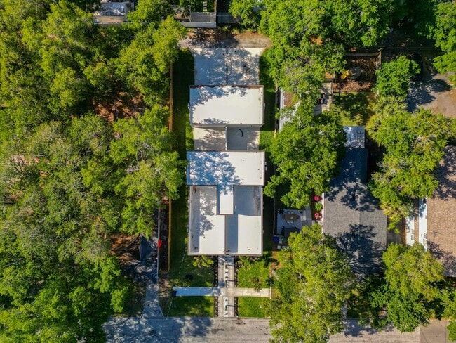 Photo - 412 W Amelia Ave