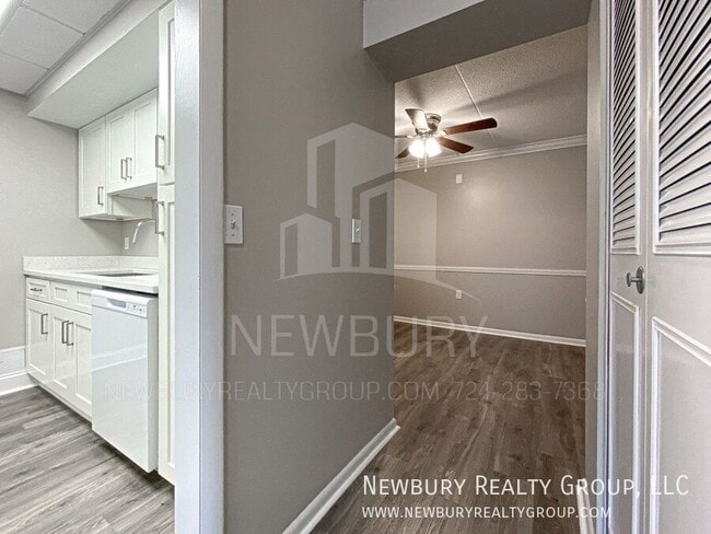 Photo - 530 N Main St