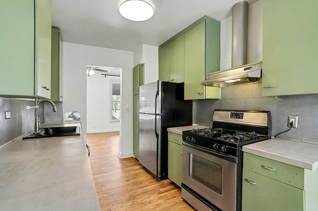 Kitchen - 2122 Hooker St