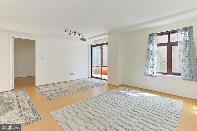 Photo - 2400 Clarendon Blvd Unidad 406