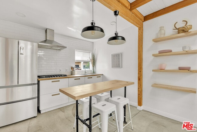 Photo - 718 Vernon Ave