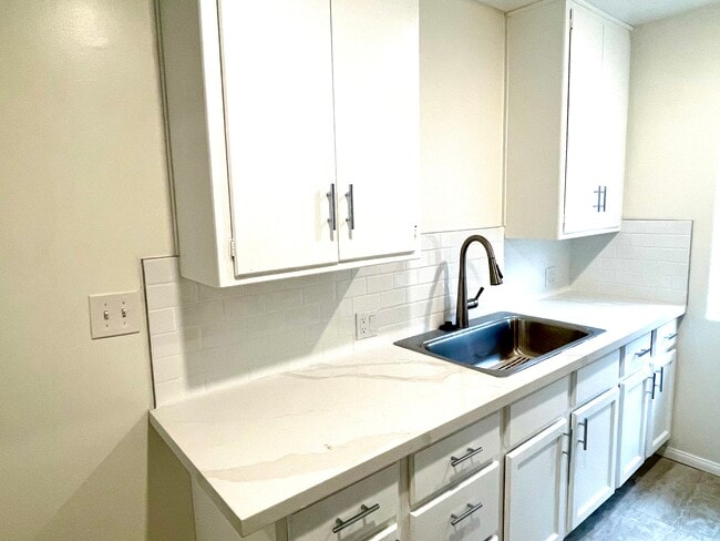 KITCHEN - 1635 Lucile Ave