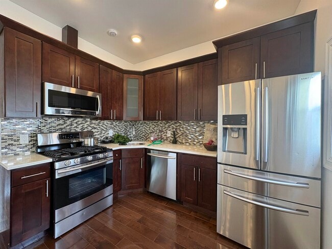 Building Photo - 232 Bowers St Unit 1