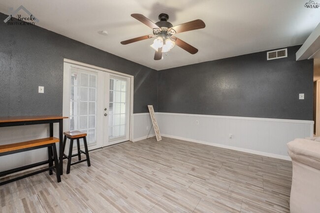 Photo - 1603 Karen Ln