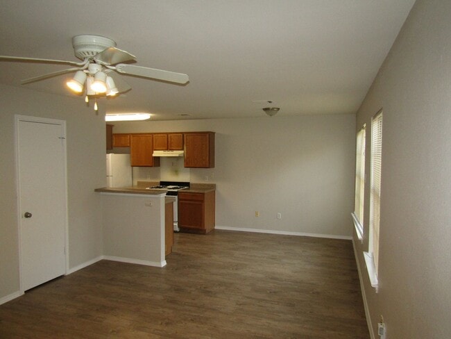 Building Photo - 8508 Apple Carrie Cove Unit B