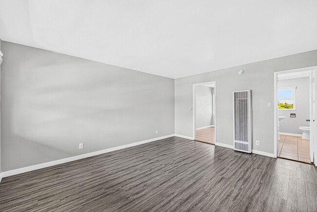 Photo - 445 W 15th St Unidad 15
