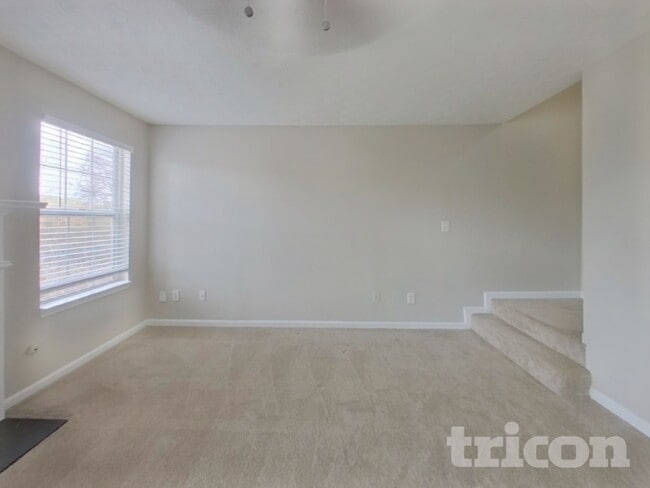 Photo - 471 Sawtooth Ln