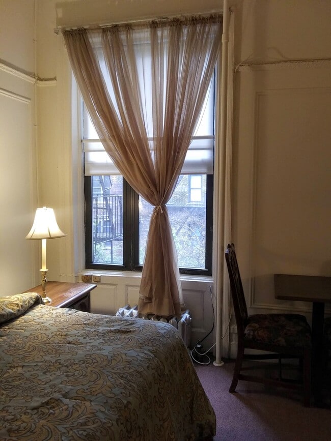 Building Photo - 556 W 165th St Unit 1