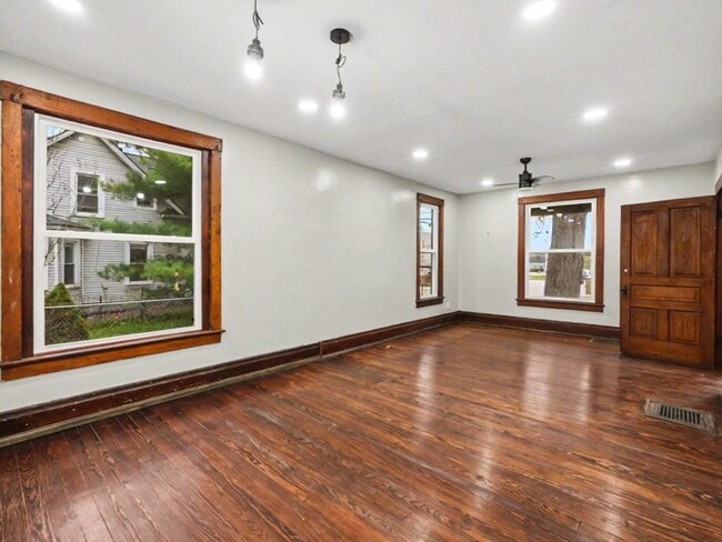 Photo - 120 Depot St