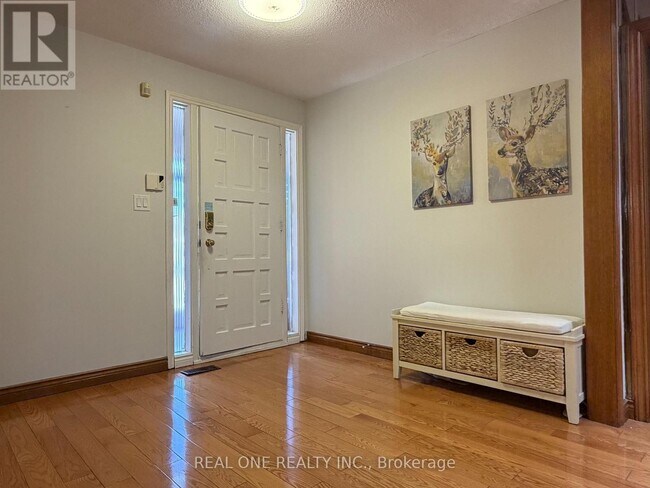 Photo - 14 Empringham Crescent