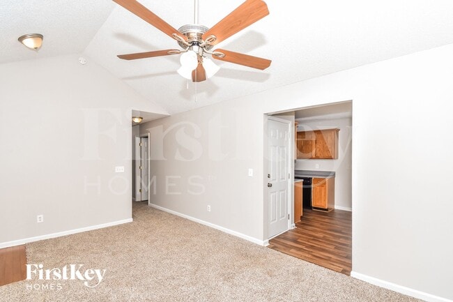 Photo - 209 Oakwood Pl