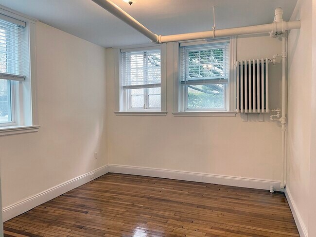 Photo - 15 Thatcher St Unit B