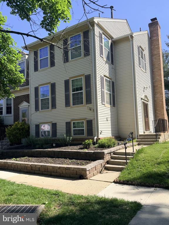 Building Photo - 14 Rothschild Ct