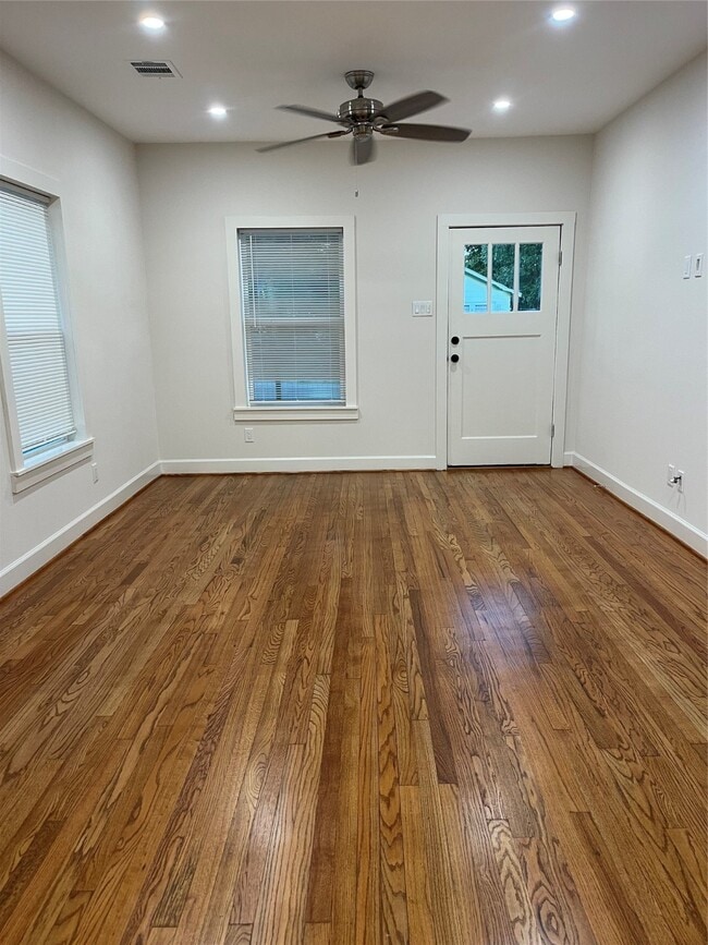 Photo - 2715 Cochran St