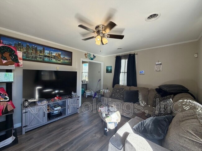 Photo - 2803 Rosalee Dr