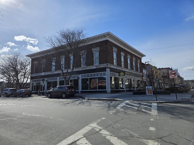 Building Photo - 2 Pleasant St Unit 6