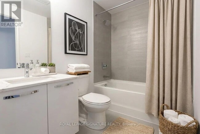 Photo - 75 James St S Unit 1421