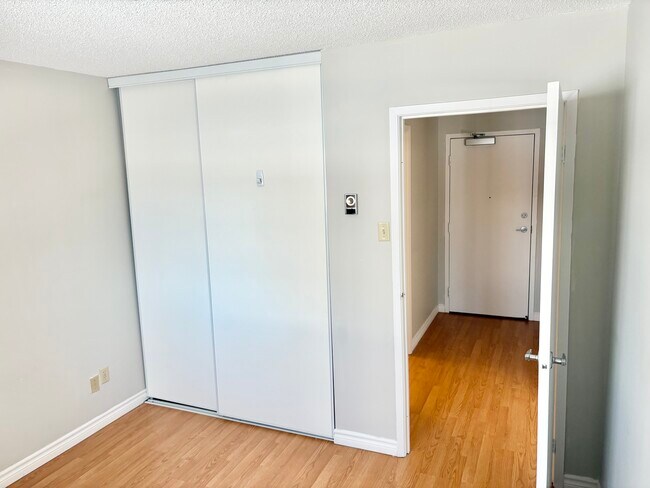 Photo - 87 Hamilton N