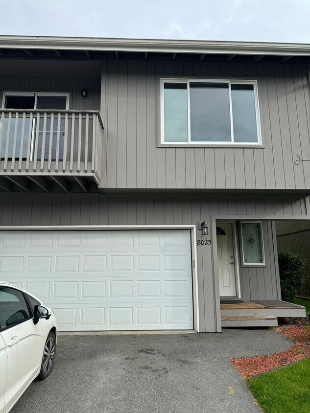 Beautifully updated 3 bed/2 bath townhome - Beautifully updated 3 bed/2 bath townhome