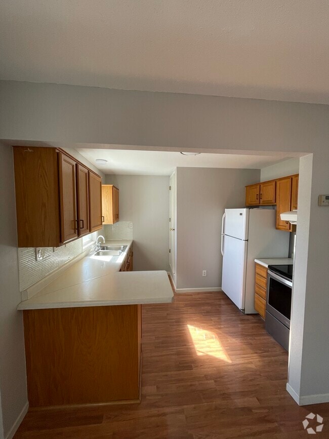Building Photo - 831 7th St NW Rental