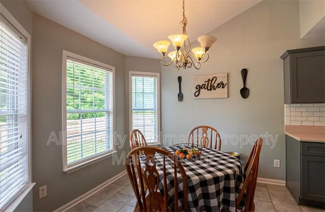 Photo - 708 Riverside Dr