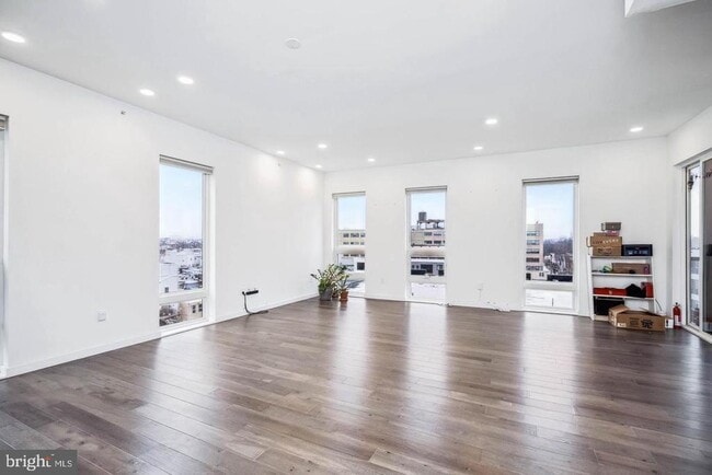 Photo - 1501 N 31st St Unidad PH1