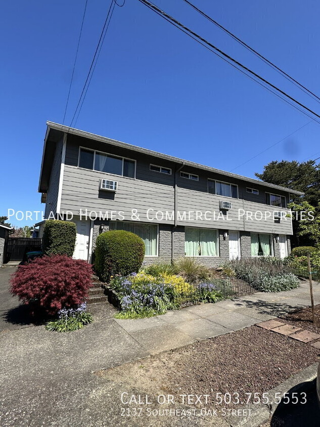 Photo - 2137 Southeast Oak Street-