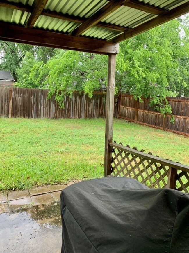 Photo - Bryan - 3 Bedroom - 2 Bath -1 vehicle garage - Fenced in back yard - House.