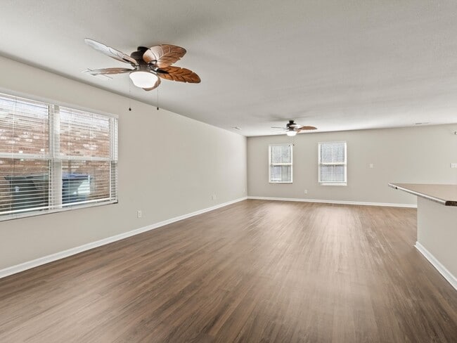 Photo - 208 Sedgewick Dr