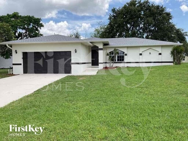 Building Photo - 524 SW 25th Ln