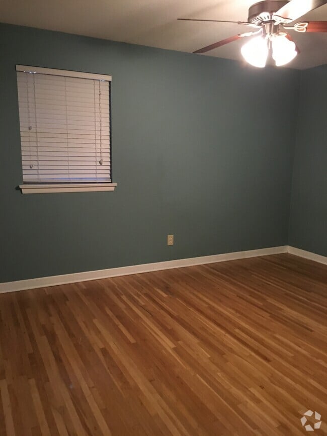 Building Photo - 30 Linwood Rd Nw Rental