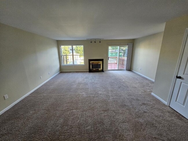 Photo - 666 Walnut Tree Dr