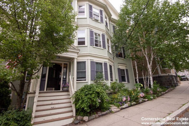 Building Photo - 142 Calumet St Unit 2 Rental