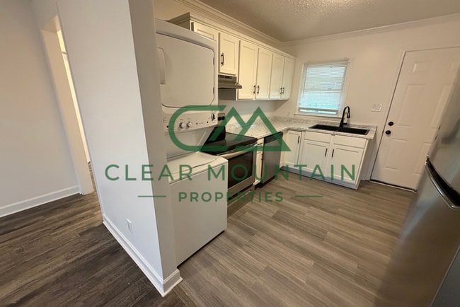 Photo - Move-in Special! Limited-Time Leasing Offer - FREE RENT!