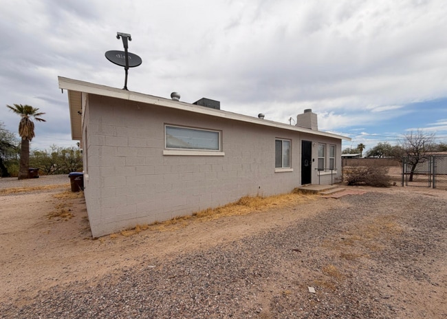 Building Photo - Quaint 3 Bed 1 Bath Home in the Heart of Florence, AZ!
