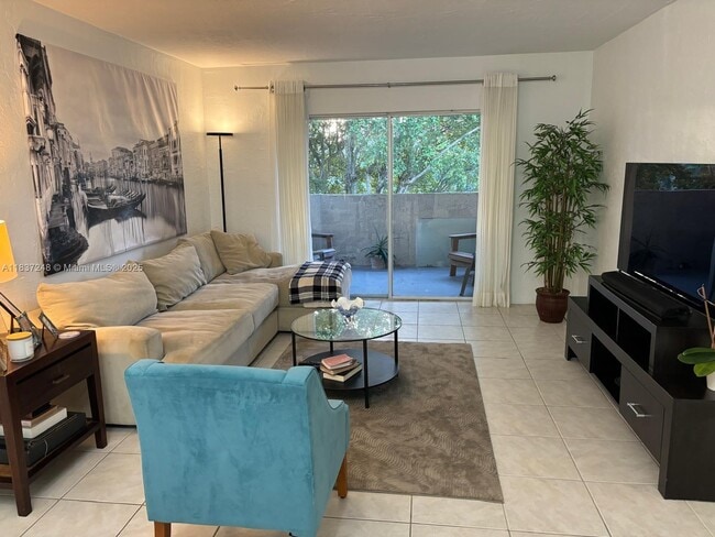 Photo - 6884 N Kendall Dr Unidad C407