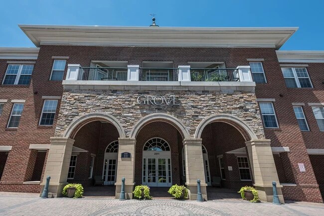 The Grove at Arlington - 2465 Army Navy Dr Unit 417