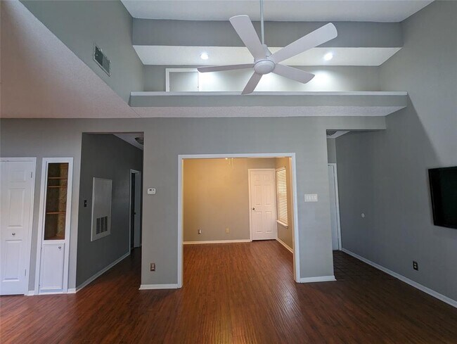 Photo - 3840 Far W Blvd Unidad 321