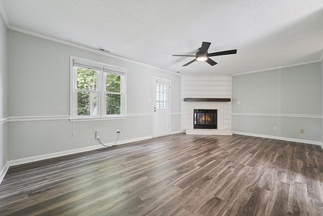 Photo - 107 Towne View Trail