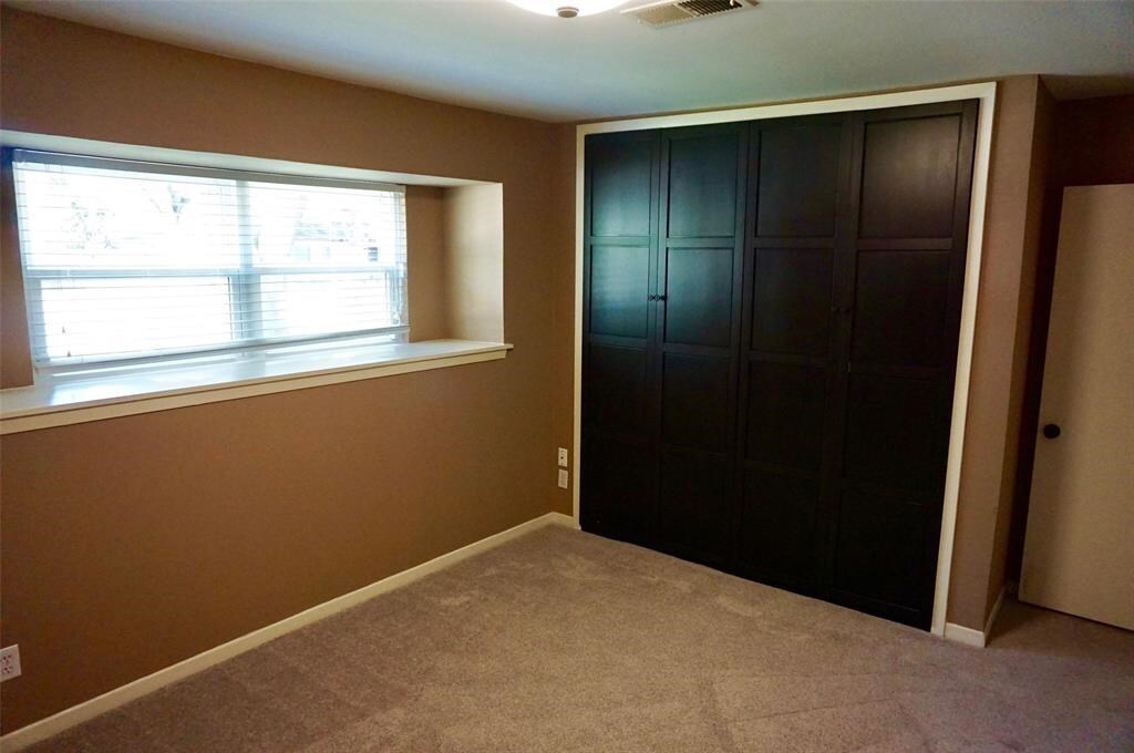 Photo - 9538 Meadowglen Ln