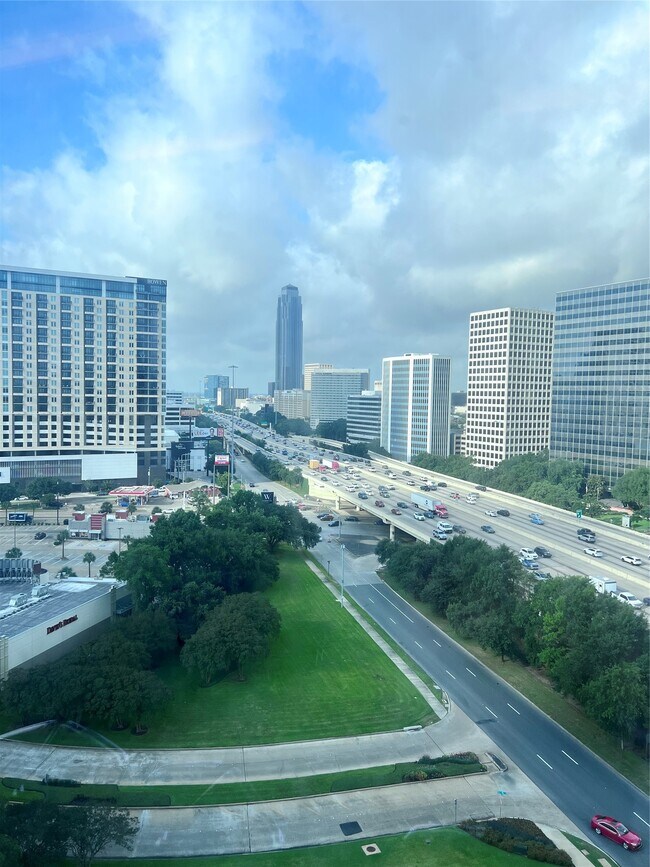 Building Photo - 1901 Post Oak Blvd Unit 3609