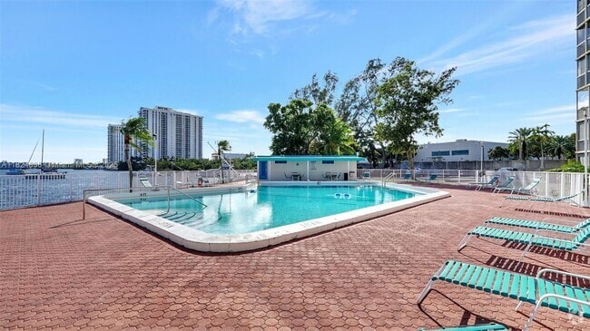 Building Photo - 2905 Point E Dr Unit L208 Rental
